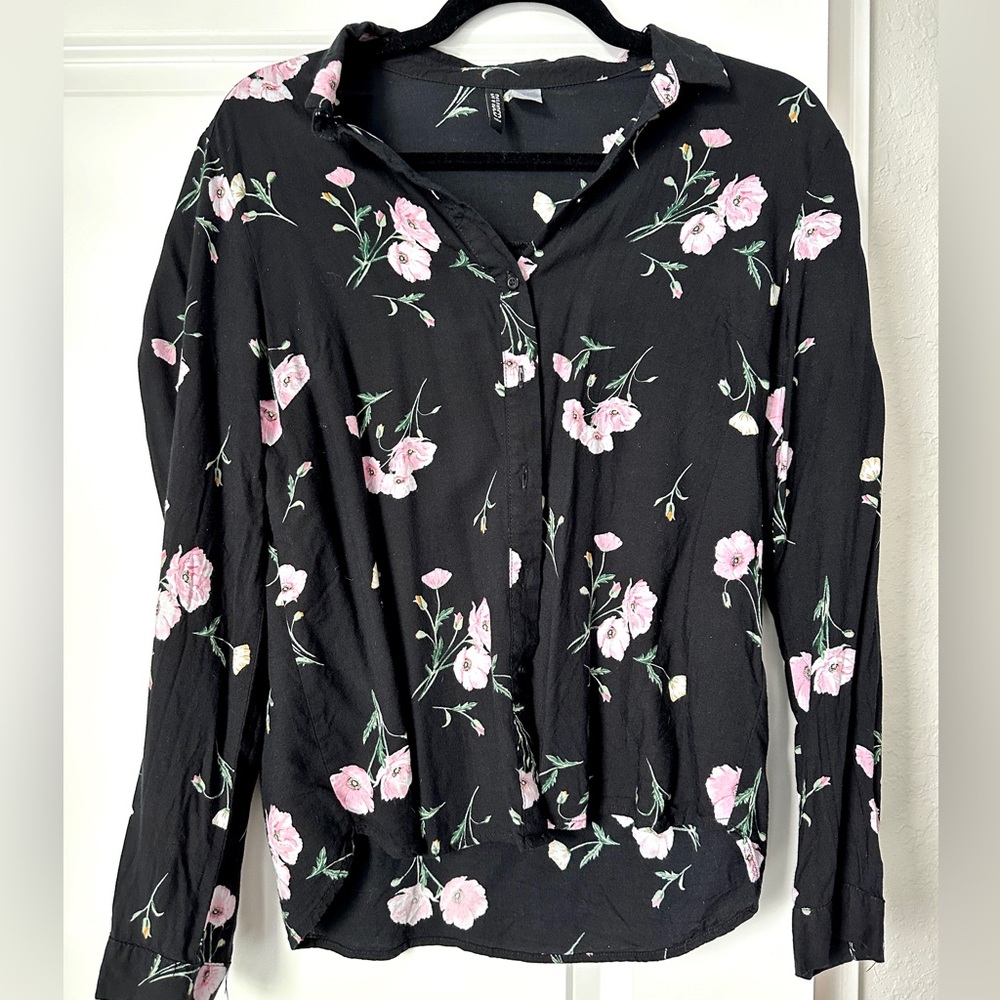 H&M Floral Black and Pink Button Down Shirt Size 4 UGC